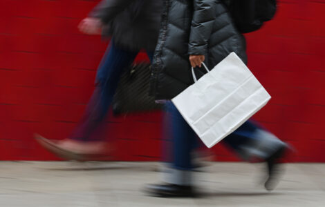 US retail sales slump unexpectedly and sharply after a summer tax-refund boost fades